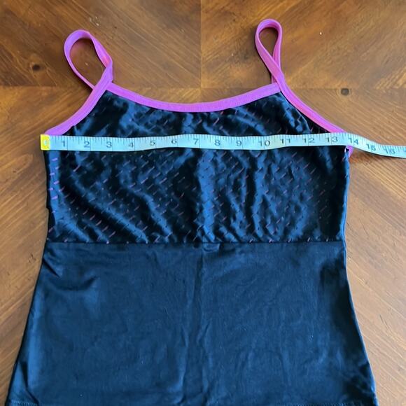Motionwear Size M adult Black and Raspberry Laser cut Dance Top Sport Athletic - Picture 8 of 9
